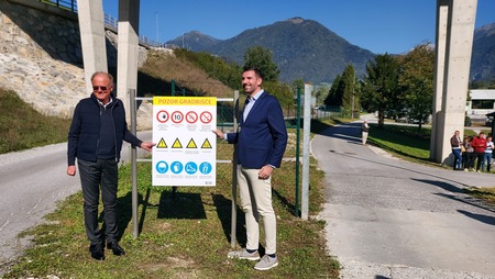Začetek nadgradnje ČN Tolmin_postavitev table (arhiv občine)