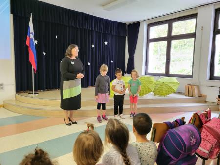 Sprejem prvošolcev v Podbrdu (Tomaž Štenkler)